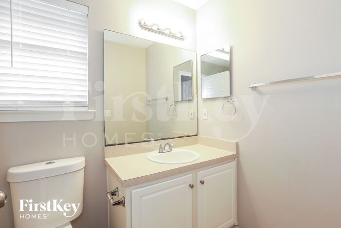 Building Photo - 7341 Ironside Dr N