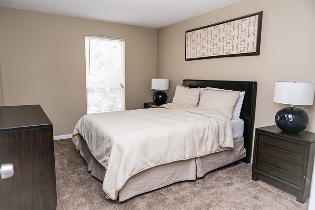 Building Photo - 4620 Central Ave