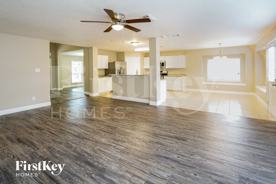 Building Photo - 28618 Hidden Cove Dr