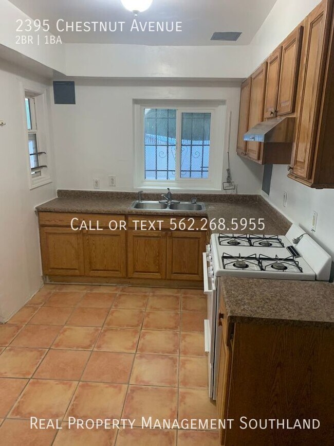 Building Photo - 2395 Chestnut Ave