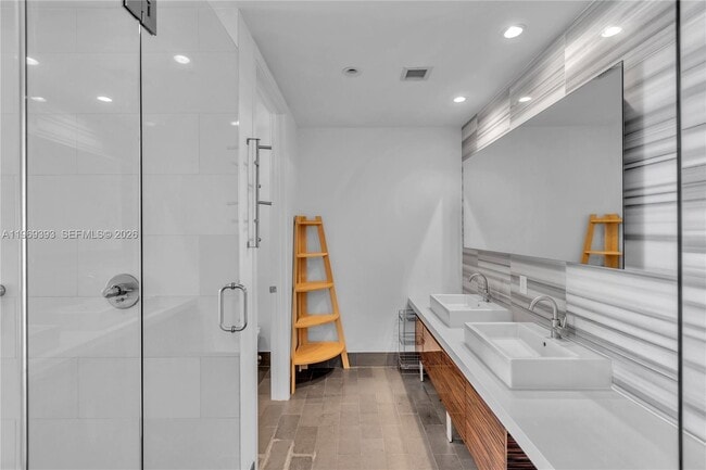 Building Photo - 1100 Biscayne Blvd