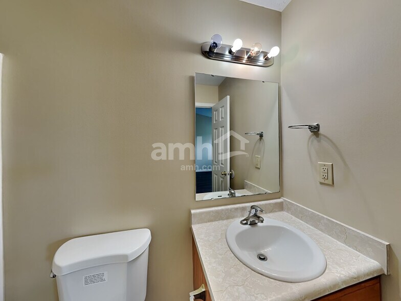 Building Photo - 7864 Fox Glen Dr