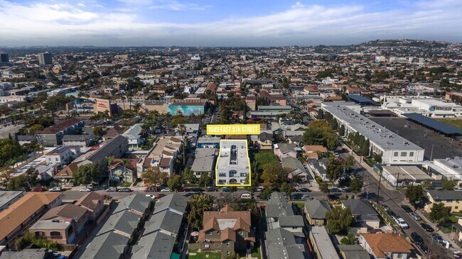 Building Photo - 1049 E 5th Street