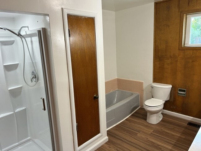 Building Photo - Wonderful 3 Bedroom, 2 Bath Home