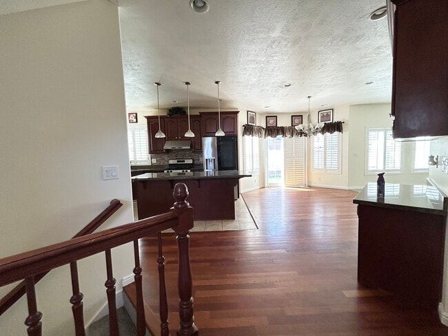 Building Photo - 5665 Piney View Ct