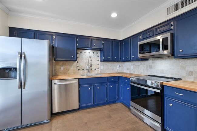 Building Photo - 195 World of Tennis Sq