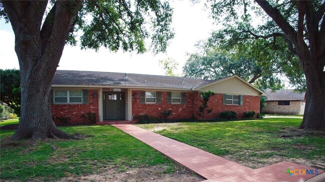 Primary Photo - 2405 Powell St