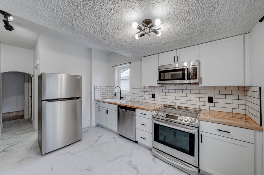 Building Photo - 818 S 31st St