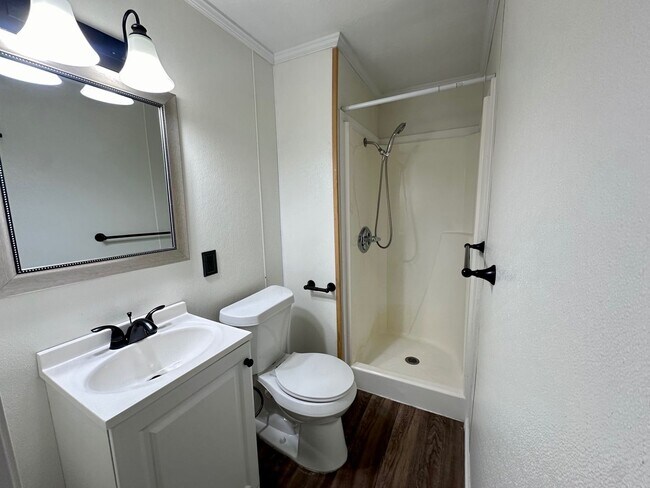 Building Photo - 2 bedroom with bonus room Grand Rivers