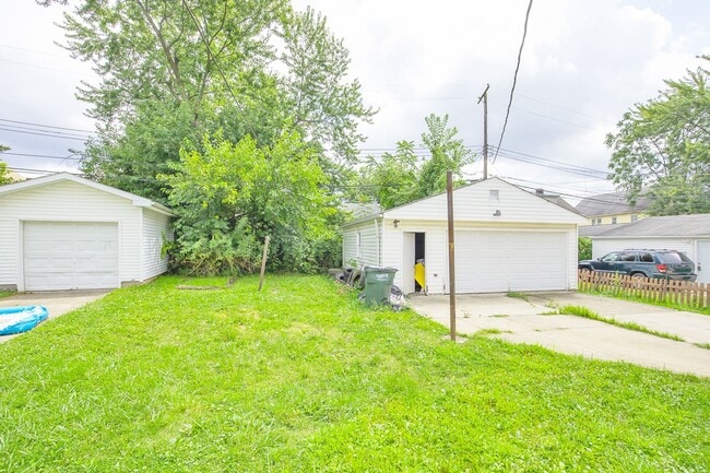 Building Photo - 4 BED 1 BATH BEAUTIFUL SINGLE FAMILY HOME ...