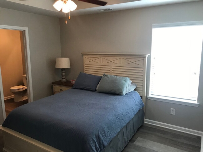 Building Photo - 327 Hidden Creek Ln