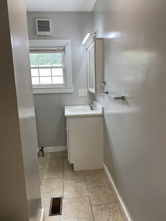 Building Photo - 60 Washington St