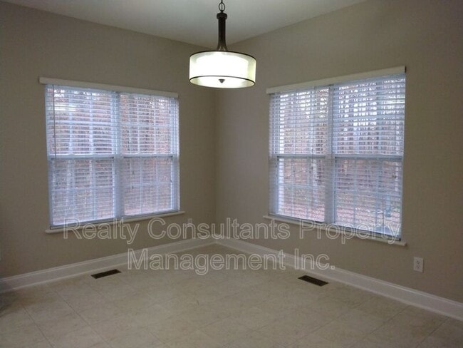 Building Photo - 7106 Holly Glen Ct