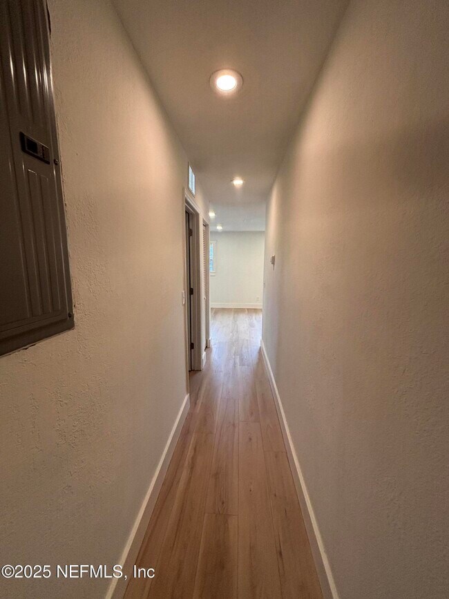 Building Photo - 935 Sailfish Dr E
