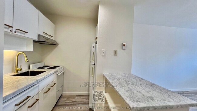 Building Photo - Beautifully Updated Junior 1bd/1ba at reso...