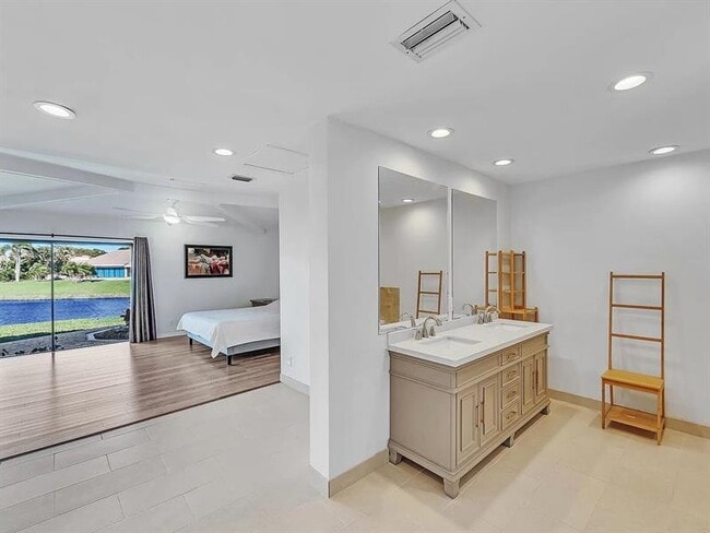 Building Photo - 4989 Pineview Cir
