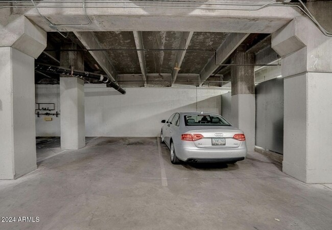 Building Photo - 4020 N Scottsdale Rd