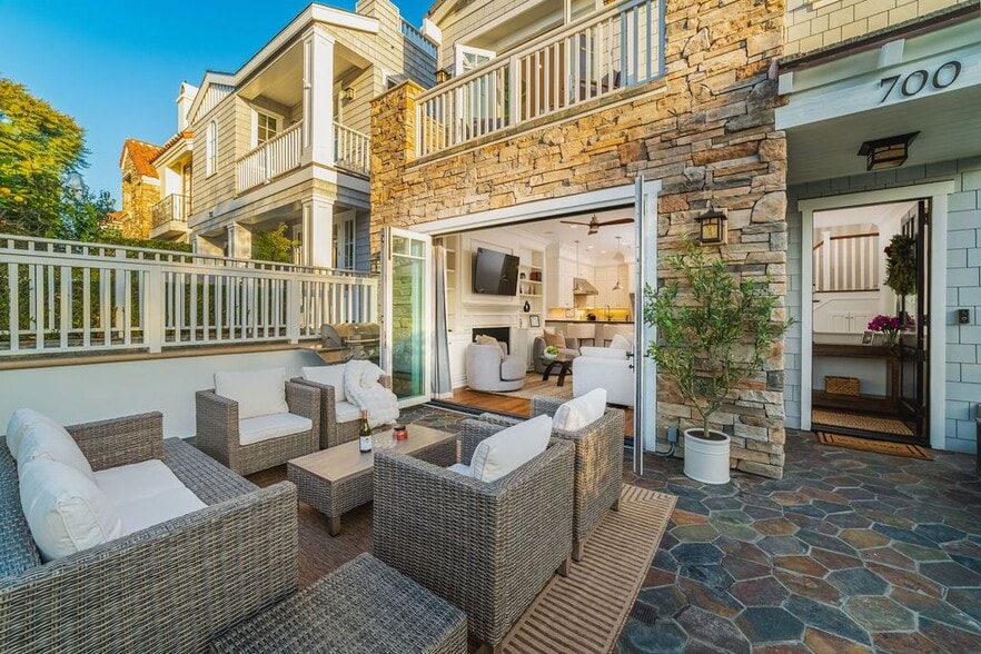 Building Photo - 700 Acacia Ave