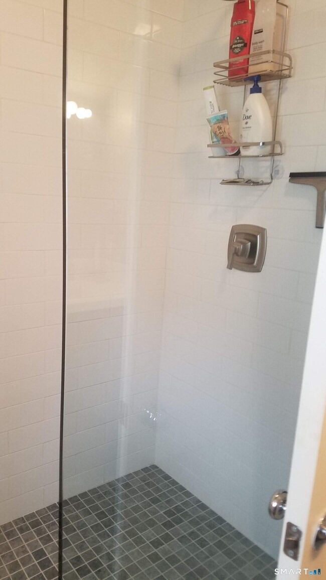 Building Photo - 6 Timberline Dr