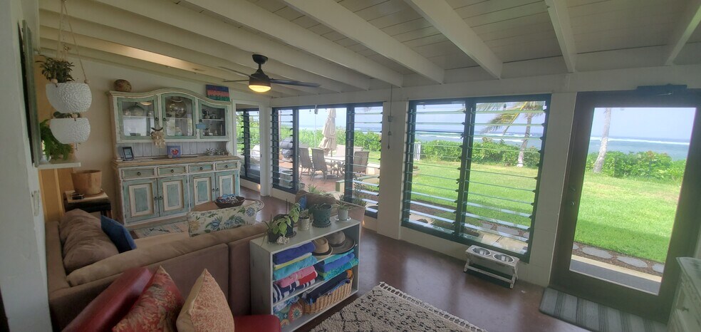 Extra Ocean Front Living Space - 68-243 Au St
