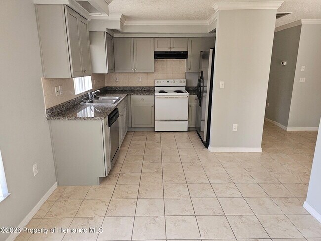 Building Photo - 7477 Canterbury St