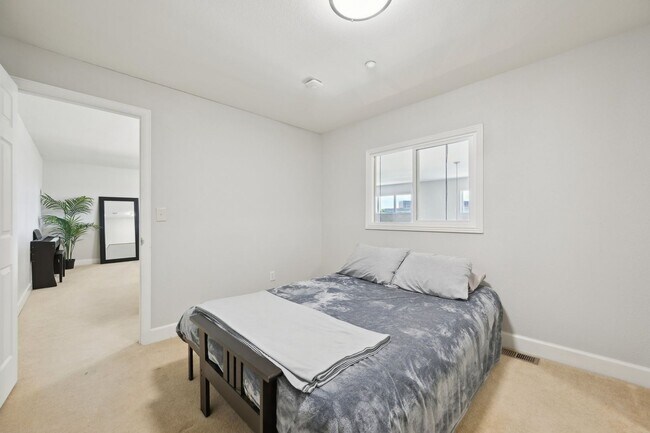 Building Photo - 5677 S Park Pl