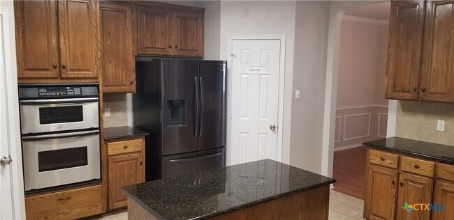 Building Photo - 619 Rolling Hills Dr