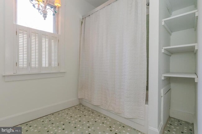 Building Photo - 1019 N Monroe St