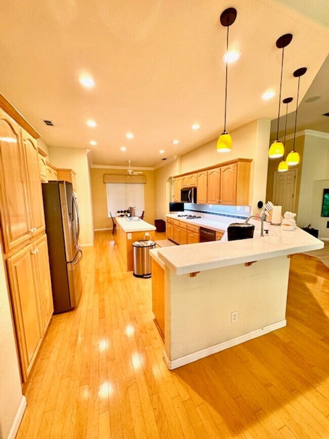 Building Photo - Springfield Home with a View - MUST BE 55 YEARS OF AGE