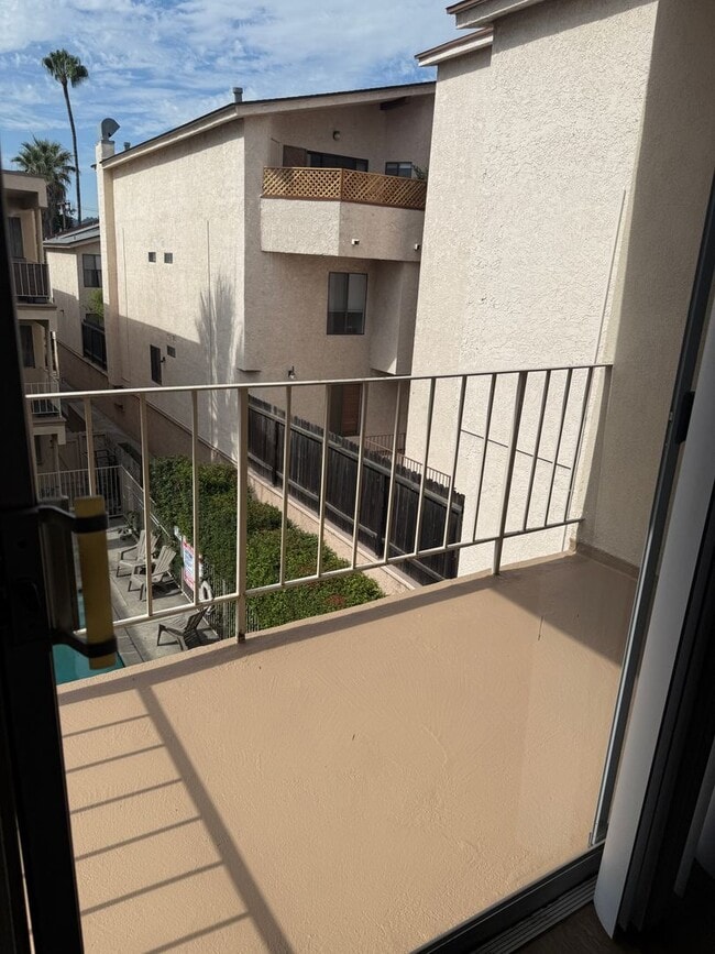 Building Photo - VALLEY VILLAGE - VERY LARGE 2 BEDROOM 2 BATH NEWLY RENOVATED APARTMENT FOR RENT