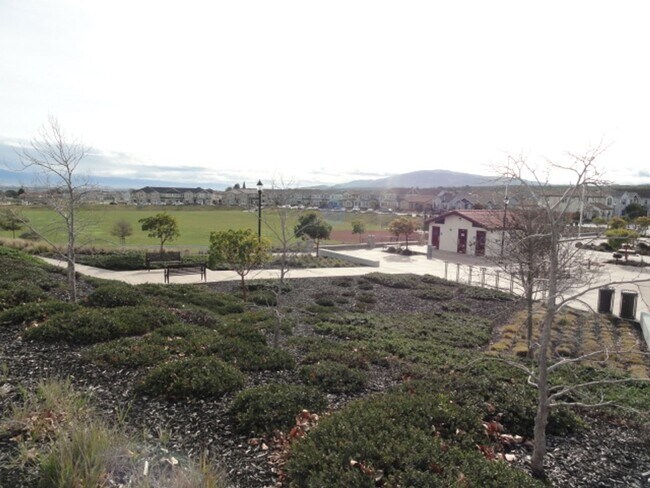 Building Photo - Great Home in East Garrison