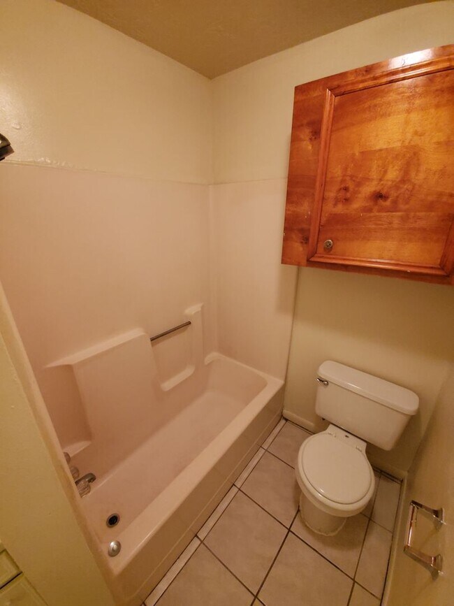 Building Photo - 2 bedroom /1 bath Fourplex in North Bryan!...