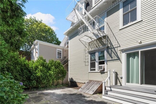 Building Photo - 109 Church St