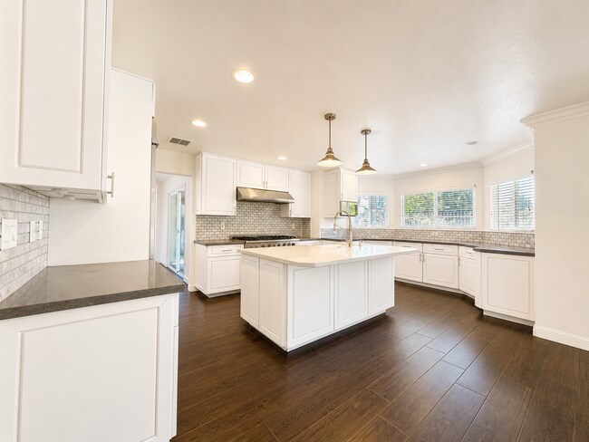 Building Photo - Beautifully updated and upgraded Chardonnay Hills house for rent
