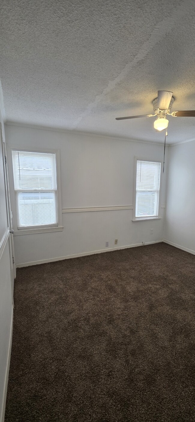 Building Photo - 1907 S Seminole St