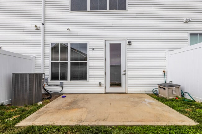 Building Photo - 7429 Thomas Ln