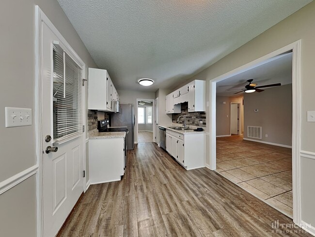 Building Photo - 3336 Castlegate Dr