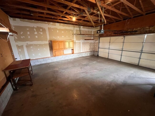 Building Photo - 5213 E Prospect St