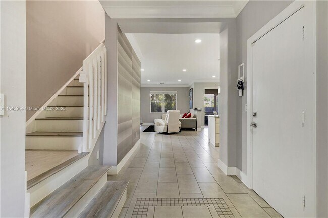 Building Photo - 6047 Seminole Gardens Cir