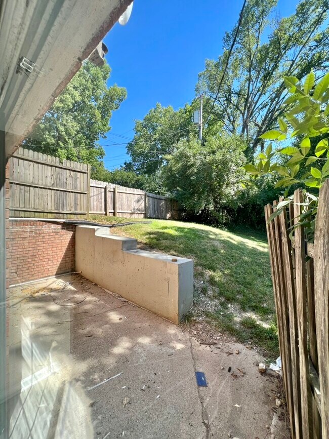 Building Photo - 1362 Dix Dr