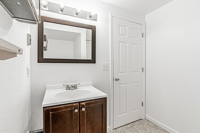 Building Photo - 3BD, 2.5BA Boulder Townhome with 2 Parking Spots