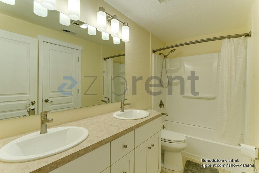 Building Photo - 5705 38th Ct SE