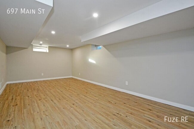 Building Photo - 697 Main St