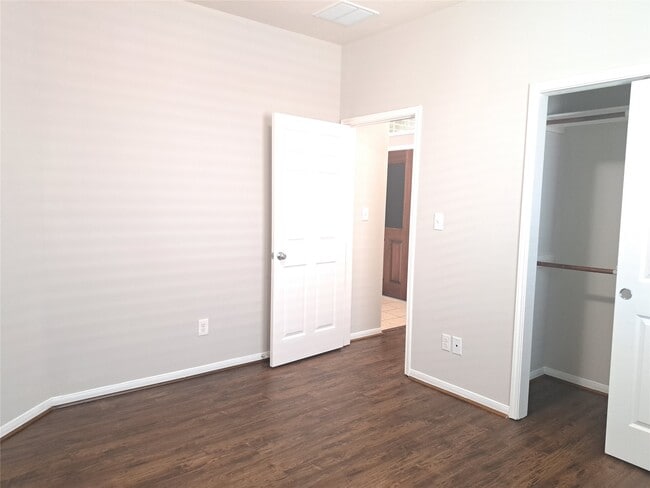 Building Photo - 26315 Fox Ridge Ln