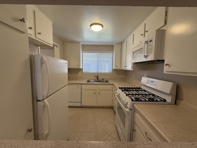 Building Photo - 183 Southampton Way