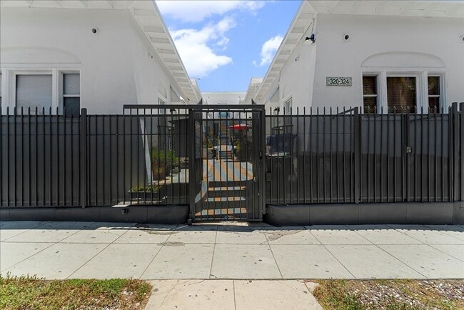 Building Photo - 322 1/4 Columbia Ave-