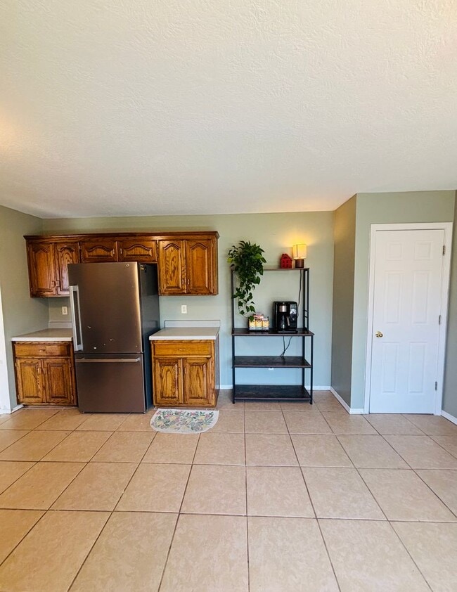 Building Photo - 4Bedroom,/2 Bath Home close to base