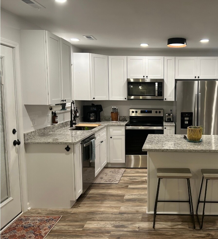 Building Photo - 1361 Forest Lake Dr