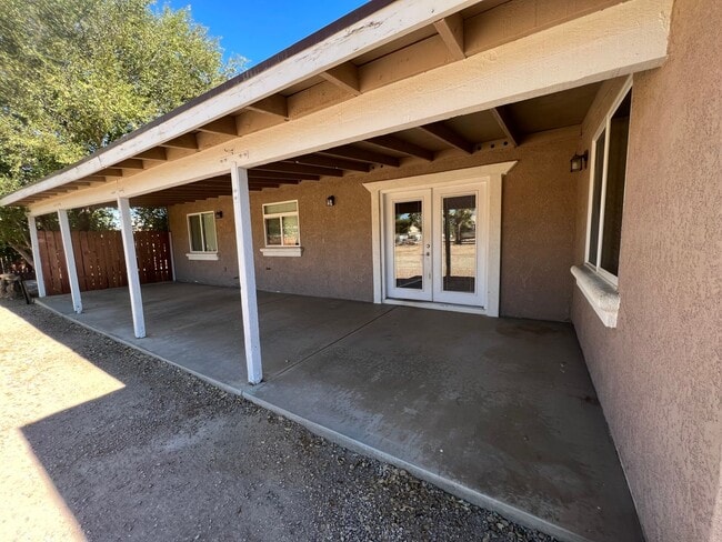 Building Photo - Hesperia Home on The Mesa