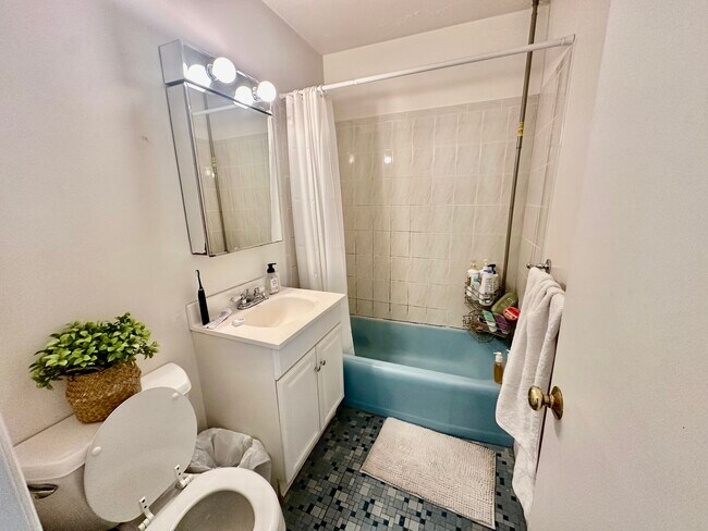 Building Photo - 199 Winthrop Rd